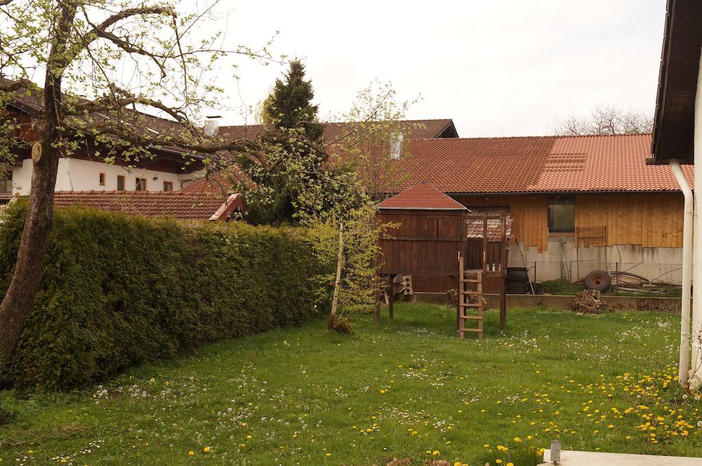 Вилла Ferienhaus Chiemsee Уберзее Номер фото